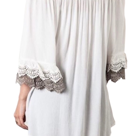 Umgee Off The Shoulder Crochet Bell Sleeve Top SM - Picture 3 of 6
